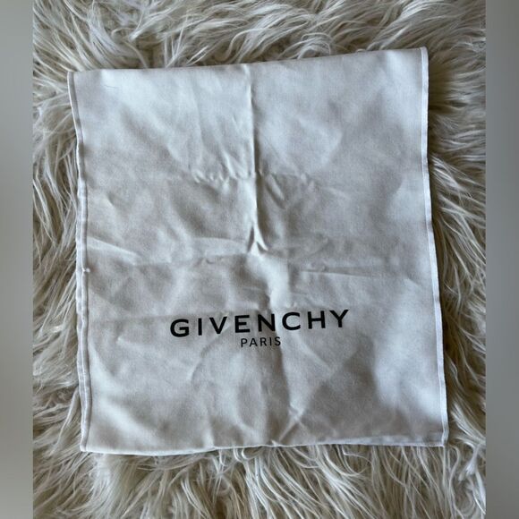 Givenchy💫dust cloth💫white  - Picture 1 of 3